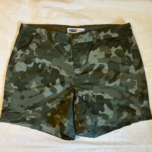Women’s Camo Everyday Shorts Mid Rise Size 14 by Old Navy
